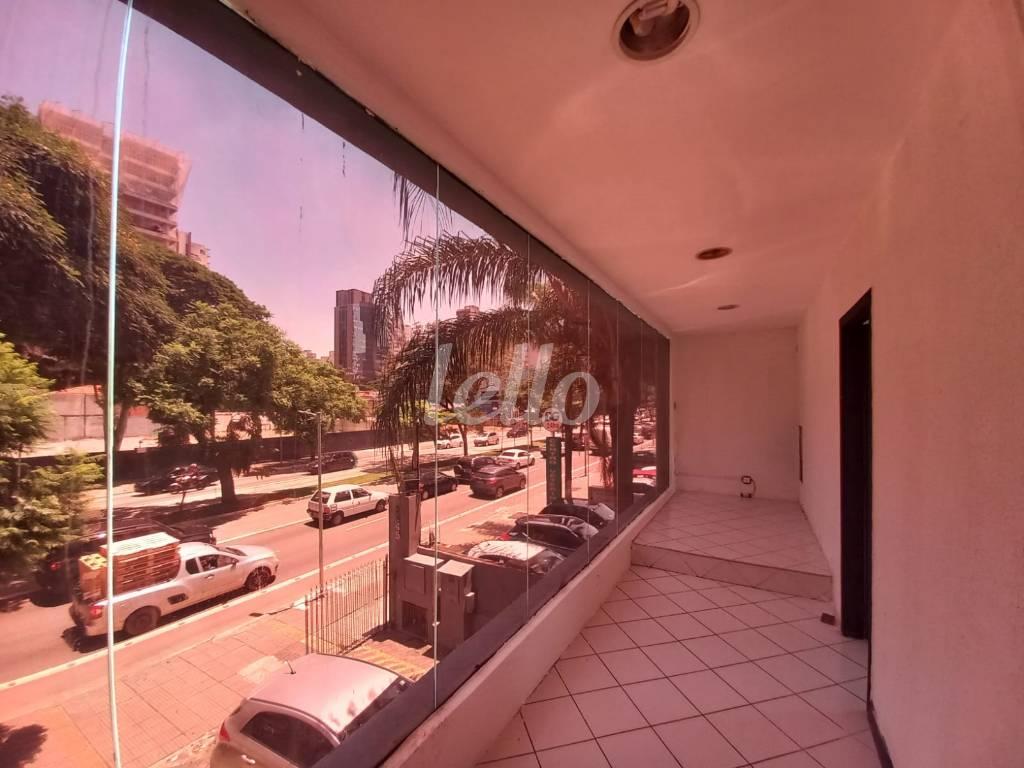 VITRINE SEGUNDO PISO de Casa para alugar, sobrado com 360 m², e 5 vagas em Pinheiros - São Paulo