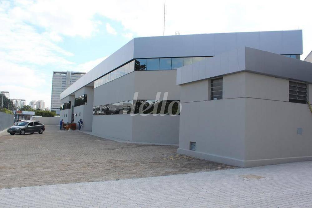FACHADA de Galpão/Armazém para alugar, Padrão com 6000 m², e 25 vagas em Lapa - São Paulo