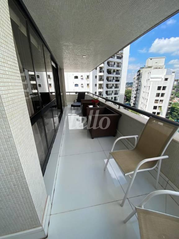 VARANDA de Apartamento à venda, Padrão com 310 m², 4 quartos e 5 vagas em Santa Cecília - São Paulo