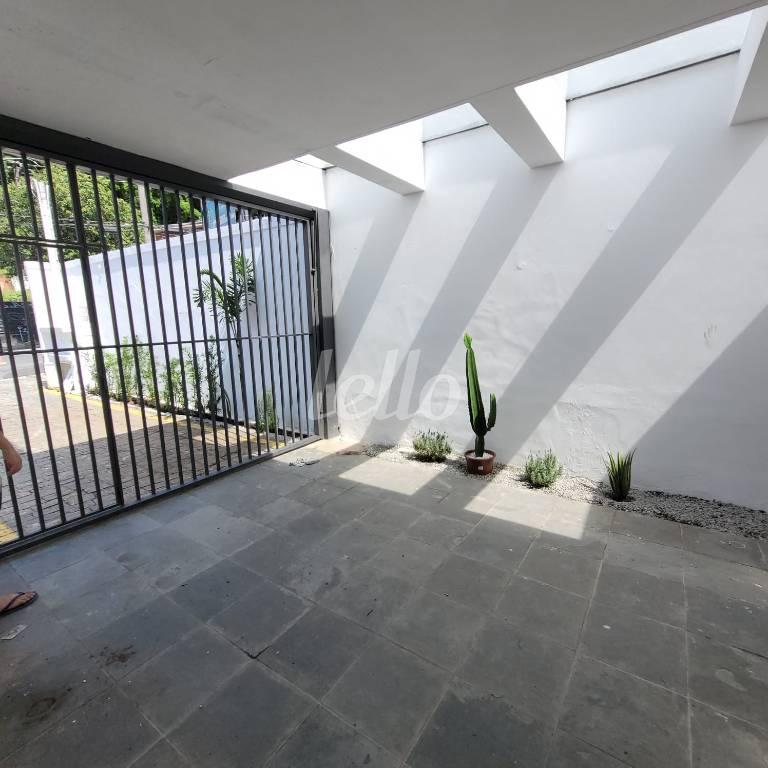 GARAGEM de Casa para alugar, sobrado com 195 m², 2 quartos e 6 vagas em Vila Pompeia - São Paulo