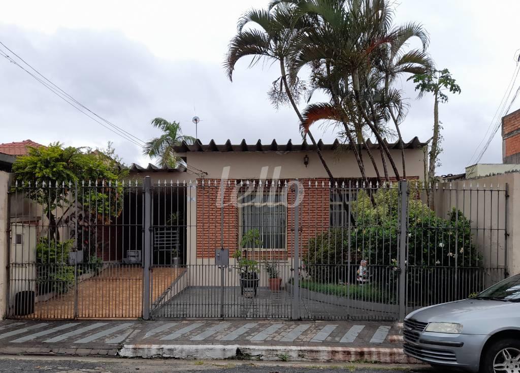 FACHADA de Casa à venda, térrea com 161 m², 2 quartos e 2 vagas em Vila Barbosa - São Paulo