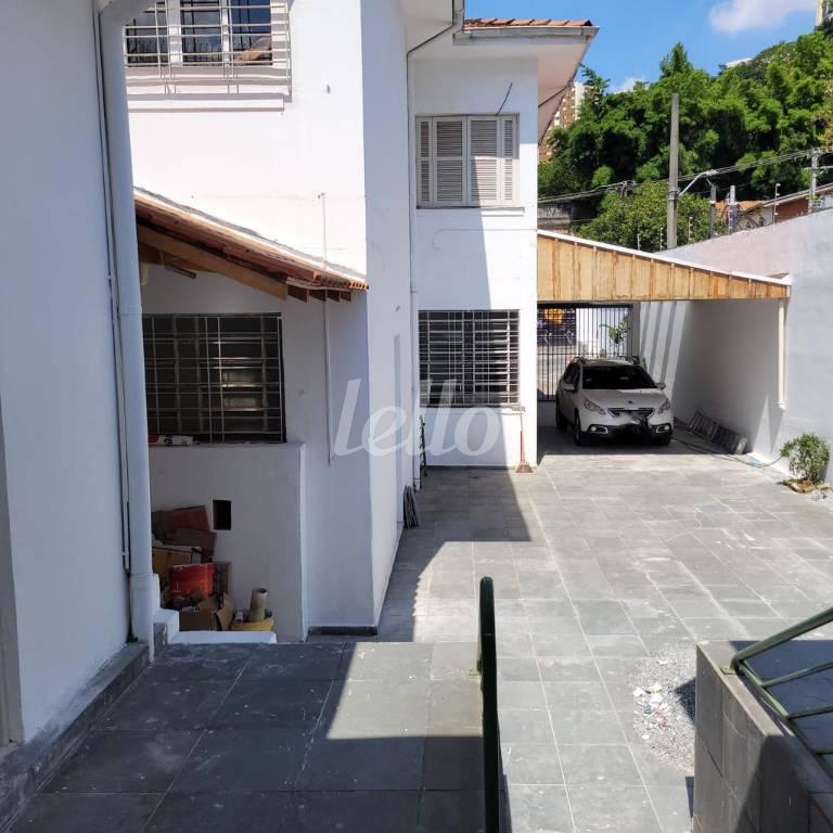 FUNDOS P GARAGEM de Casa para alugar, sobrado com 195 m², 2 quartos e 6 vagas em Vila Pompeia - São Paulo