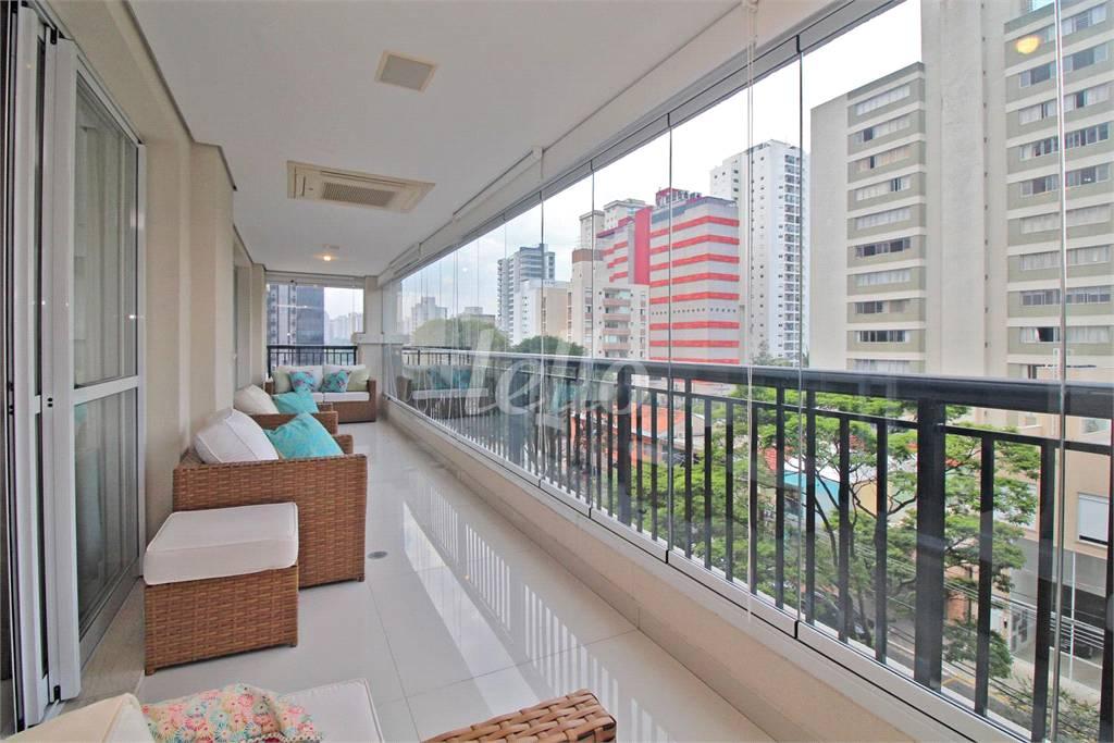 VARANDA GOURMET de Apartamento à venda, Padrão com 245 m², 3 quartos e 4 vagas em Vila Clementino - São Paulo