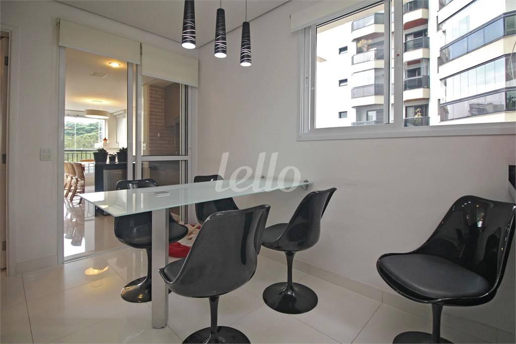 COZINHA de Apartamento à venda, Padrão com 245 m², 3 quartos e 4 vagas em Vila Clementino - São Paulo