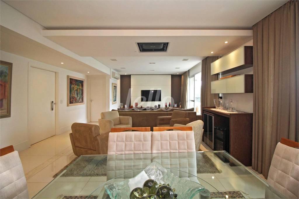 SALA de Apartamento à venda, Padrão com 245 m², 3 quartos e 4 vagas em Vila Clementino - São Paulo
