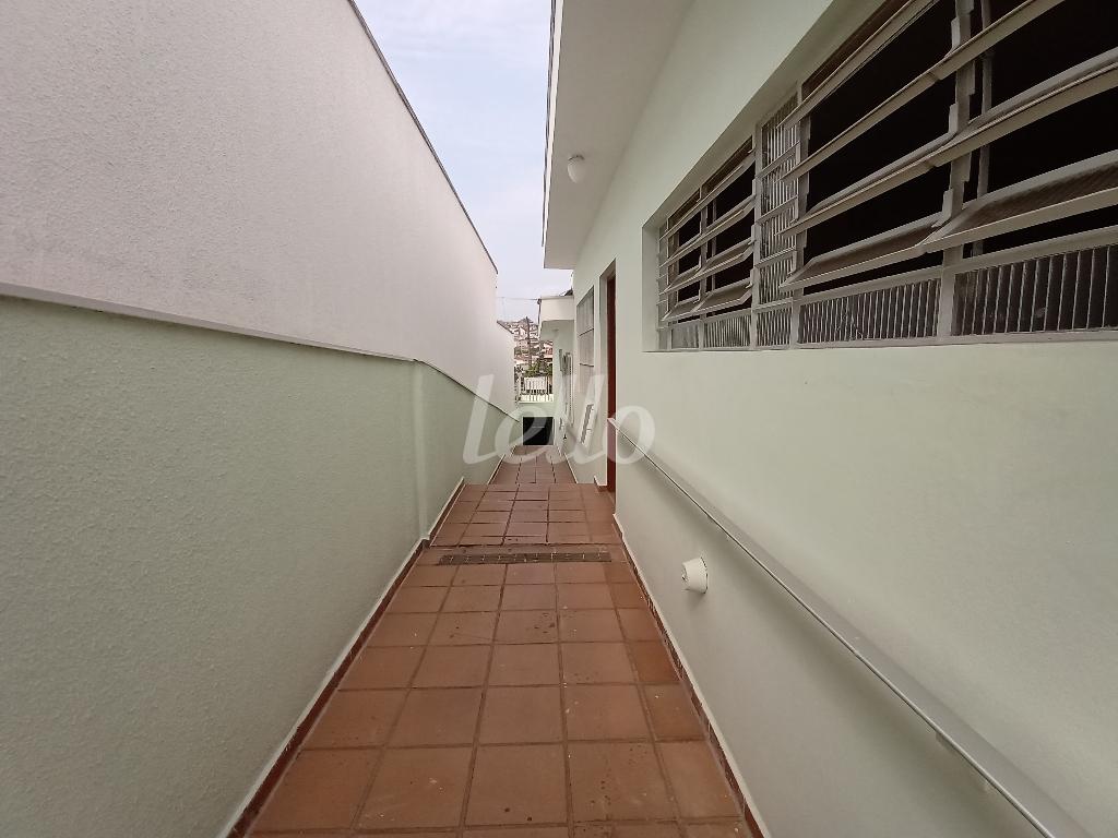 CORREDOR ENTRADA de Casa à venda, térrea com 322 m², 3 quartos e 5 vagas em Vila Prudente - São Paulo