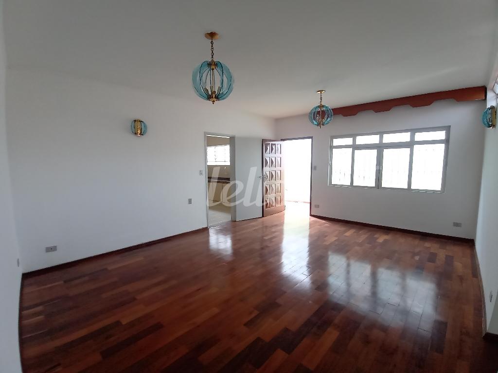 SALA DE ESTAR de Casa à venda, térrea com 322 m², 3 quartos e 5 vagas em Vila Prudente - São Paulo