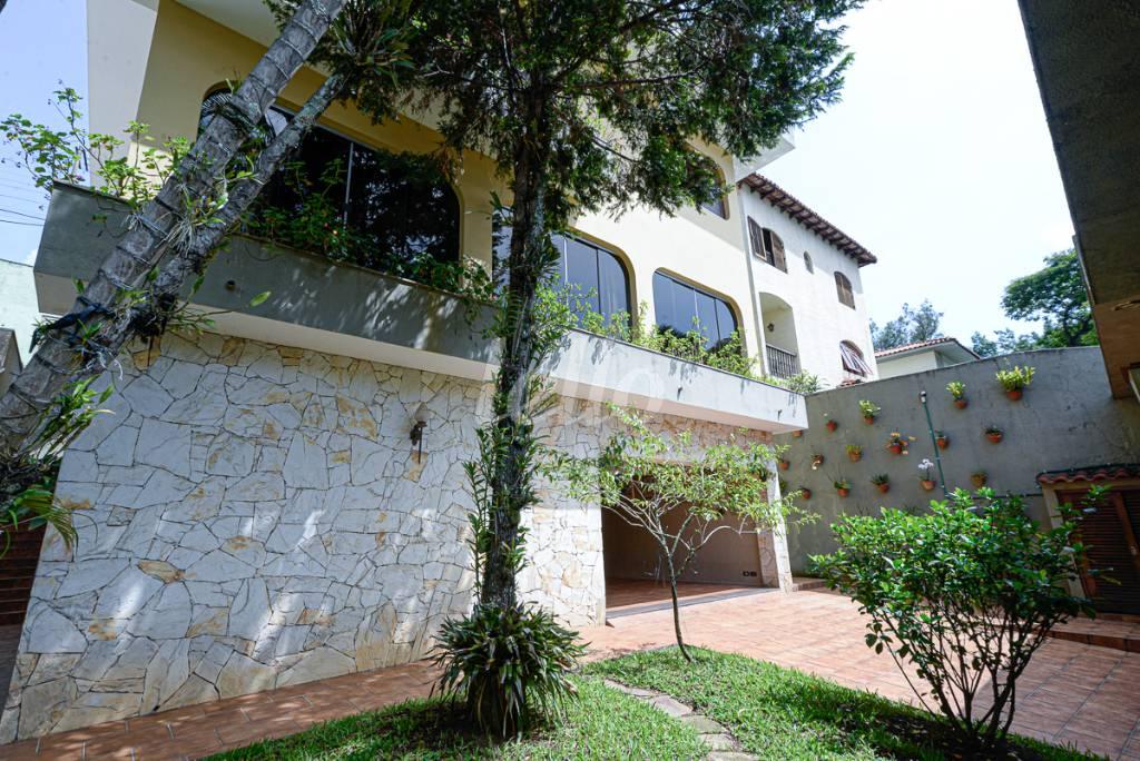 FACHADA de Casa à venda, sobrado com 458 m², 4 quartos e 8 vagas em Jardim São Bento - São Paulo
