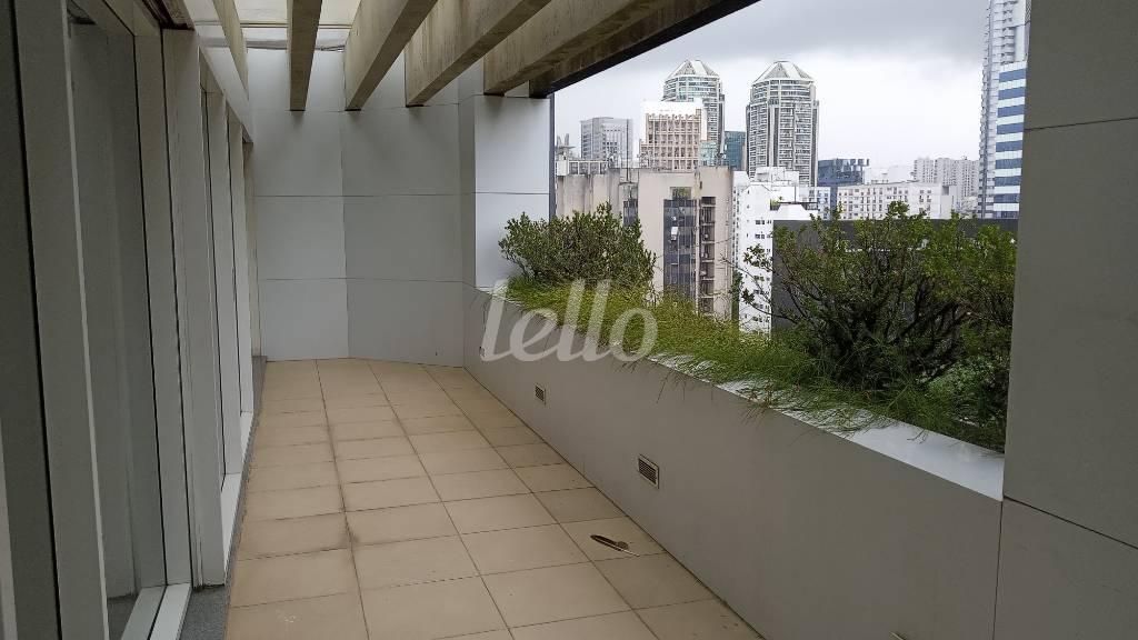 VARANDA de Sala / Conjunto para alugar, Padrão com 190 m², e 4 vagas em Cidade Monções - São Paulo