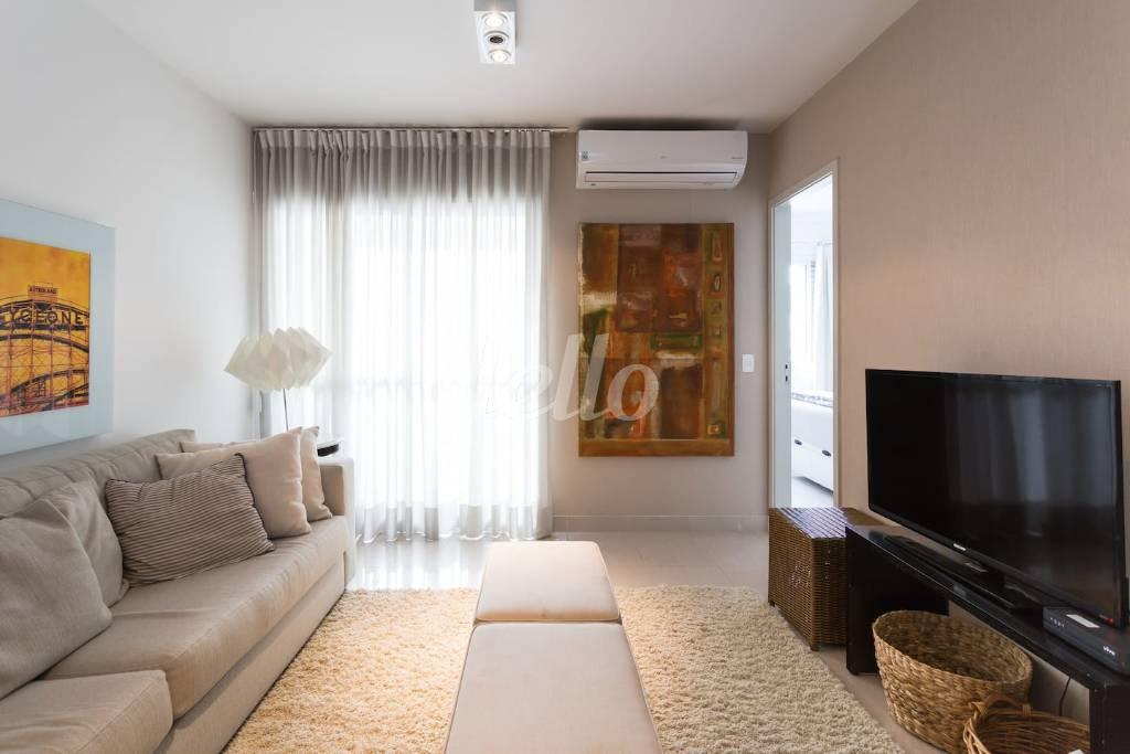 SALA de Apartamento à venda, Padrão com 57 m², 2 quartos e 1 vaga em Vila Olímpia - São Paulo