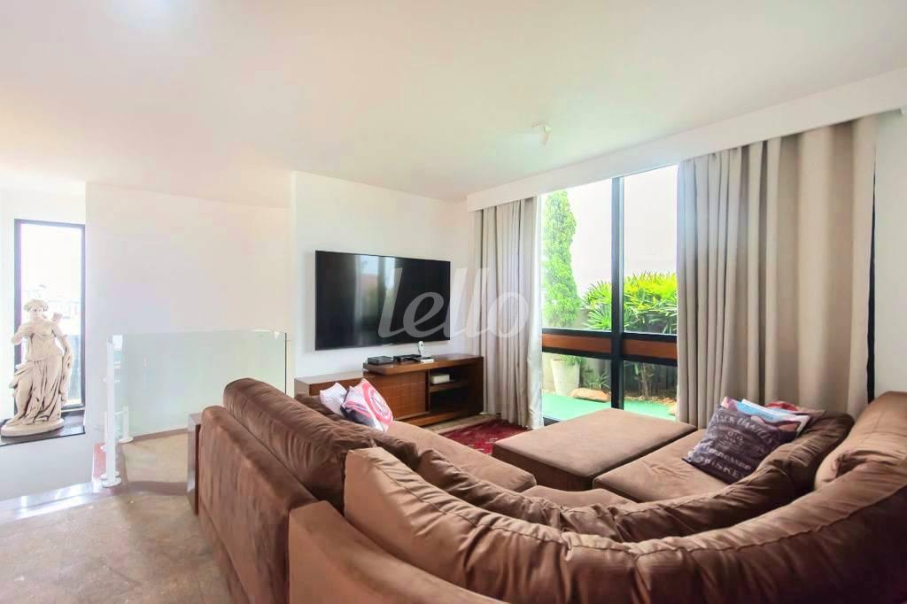 LIVING SUPERIOR de Apartamento para alugar, Duplex com 400 m², 4 quartos e 4 vagas em Indianópolis - São Paulo