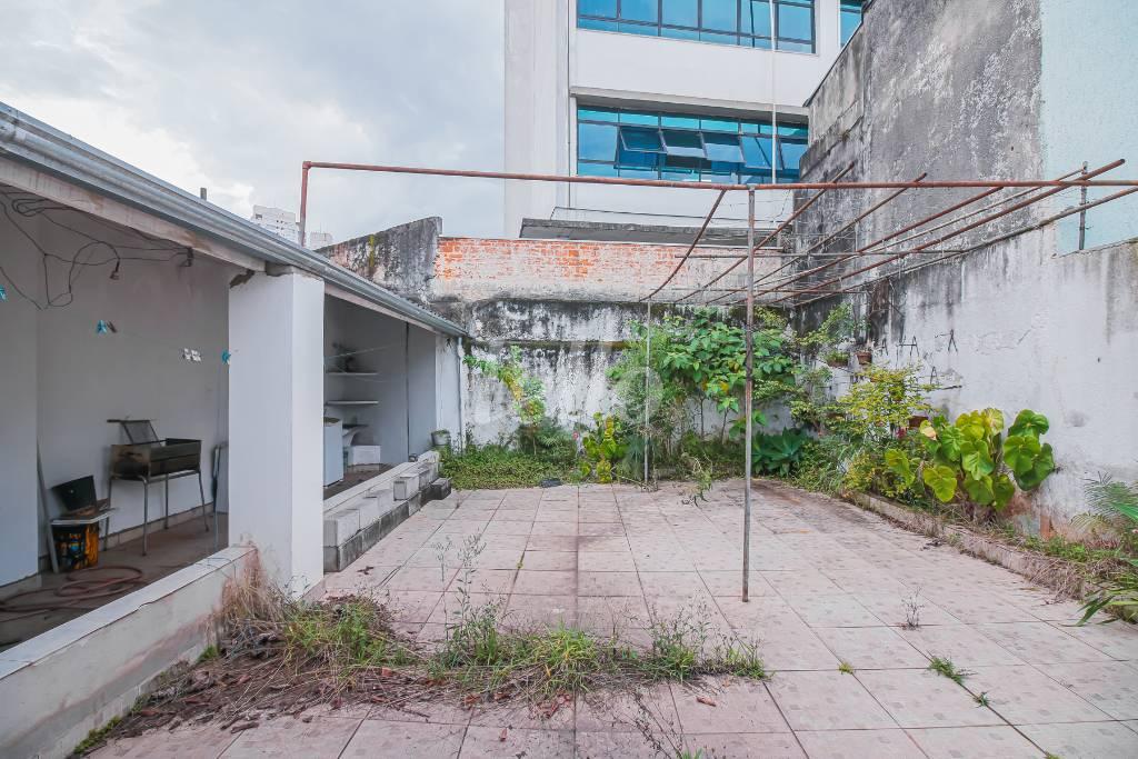 QUINTAL de Casa à venda, assobradada com 229 m², 2 quartos e 2 vagas em Alto da Moóca - São Paulo