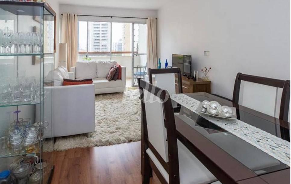LIVING de Apartamento à venda, Duplex com 74 m², 1 quarto e 2 vagas em Vila Mariana - São Paulo