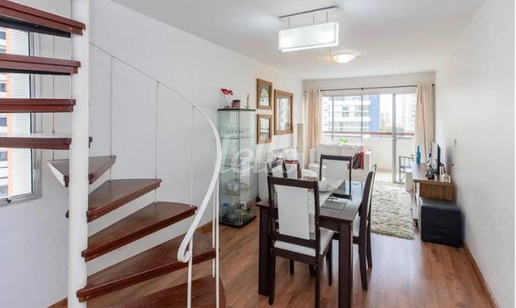 LIVING de Apartamento à venda, Duplex com 74 m², 1 quarto e 2 vagas em Vila Mariana - São Paulo