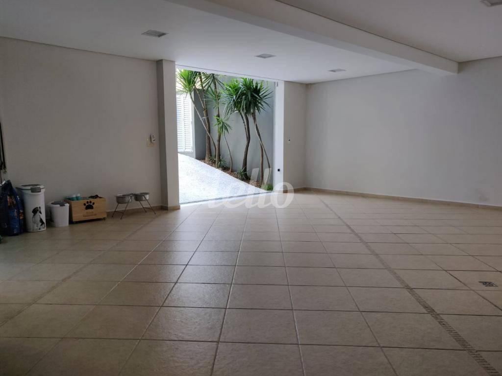 GARAGEM de Casa para alugar, sobrado com 614 m², 4 quartos e 7 vagas em Campestre - Santo André