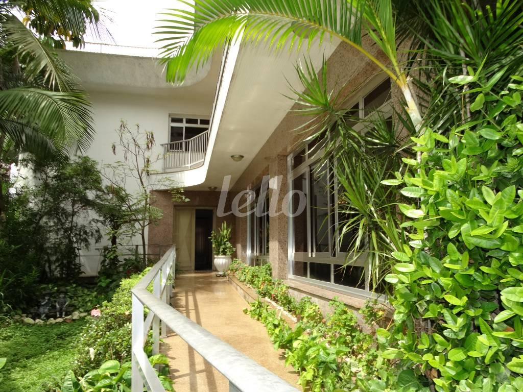 FACHADA de Casa para alugar, sobrado com 665 m², 4 quartos e 4 vagas em Jardim Anália Franco - São Paulo