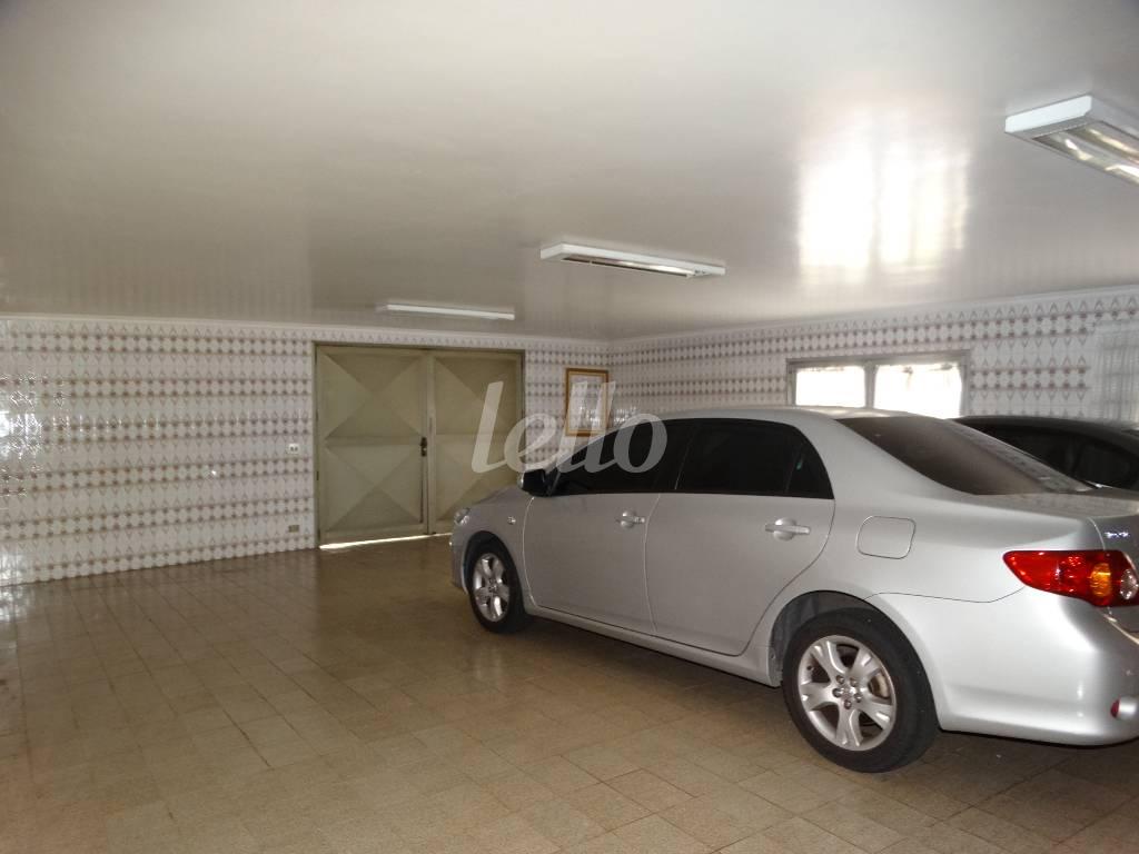 GARAGEM de Casa para alugar, sobrado com 665 m², 4 quartos e 4 vagas em Jardim Anália Franco - São Paulo
