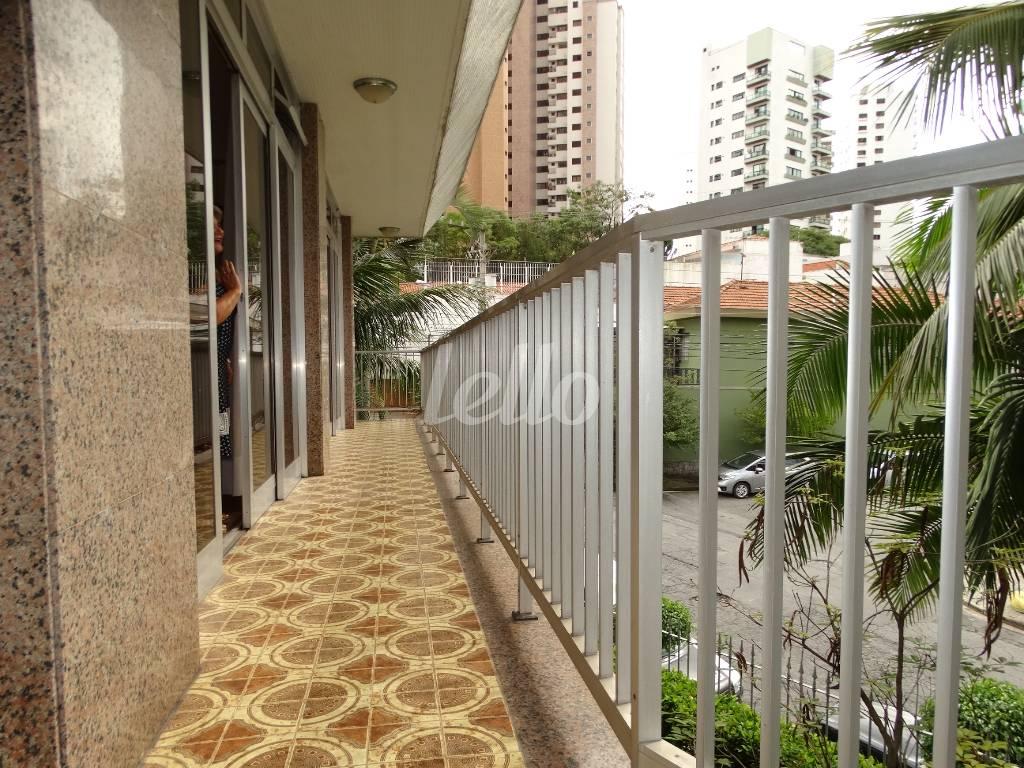 SACADA de Casa para alugar, sobrado com 665 m², 4 quartos e 4 vagas em Jardim Anália Franco - São Paulo