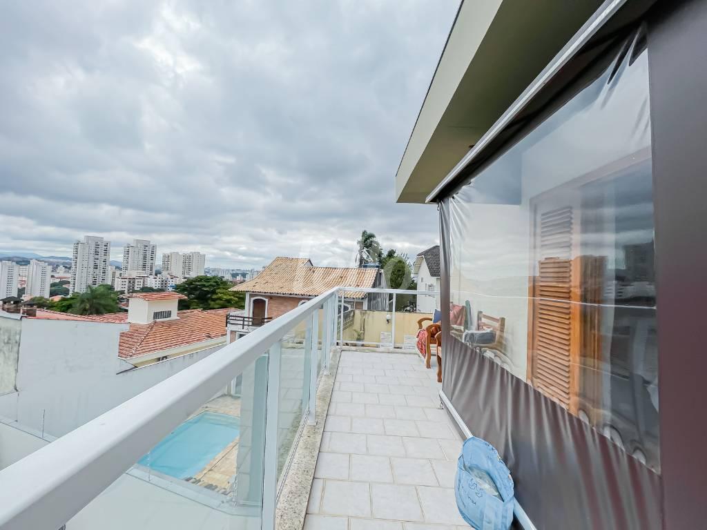 VARANDA SUÍTE 1 de Casa à venda, sobrado com 500 m², 3 quartos e 6 vagas em Tucuruvi - São Paulo