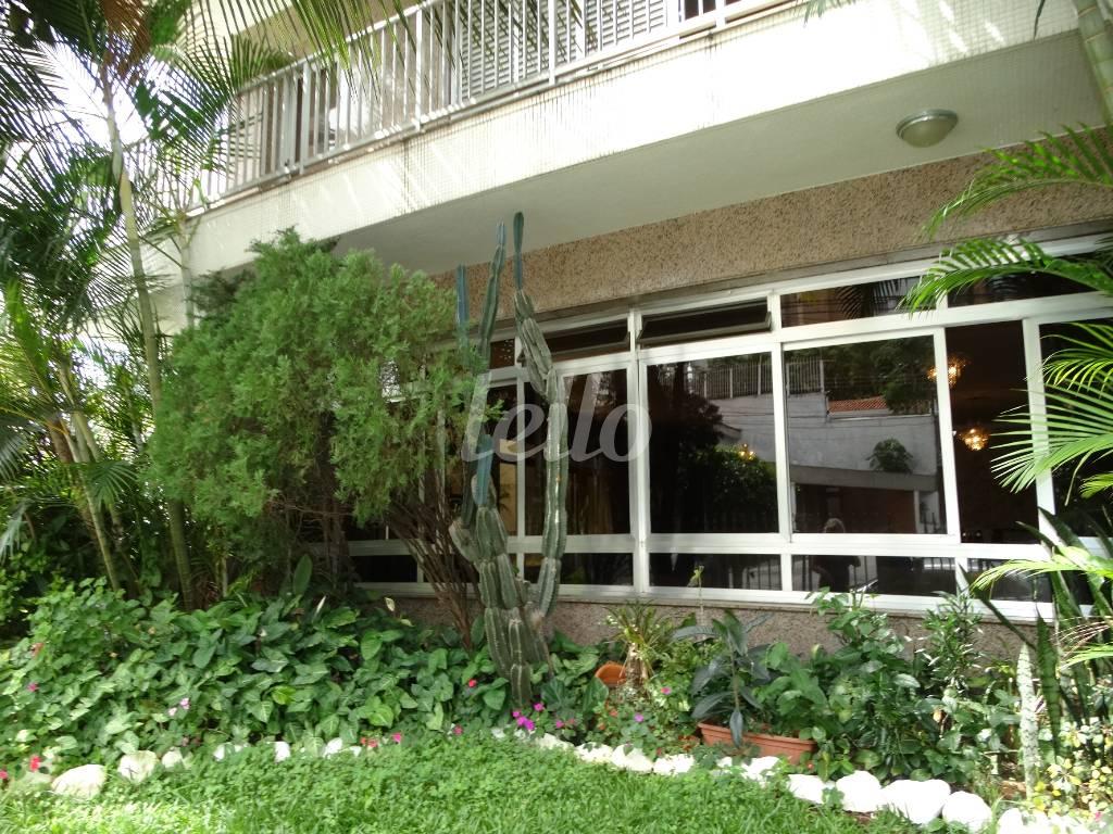 FACHADA de Casa para alugar, sobrado com 665 m², 4 quartos e 4 vagas em Jardim Anália Franco - São Paulo