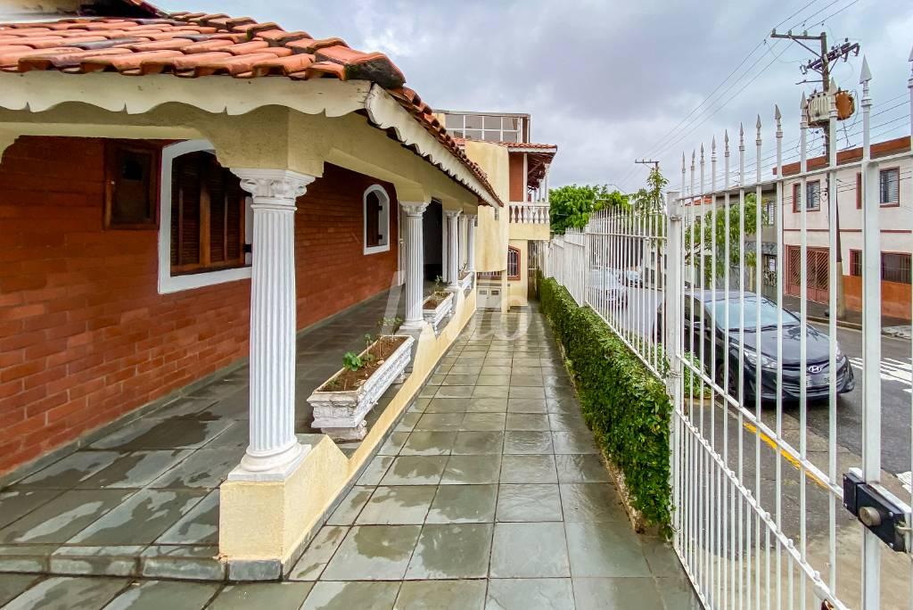QUINTAL E VARANDA de Casa à venda, sobrado com 275 m², 4 quartos e 4 vagas em Santa Paula - São Caetano do Sul