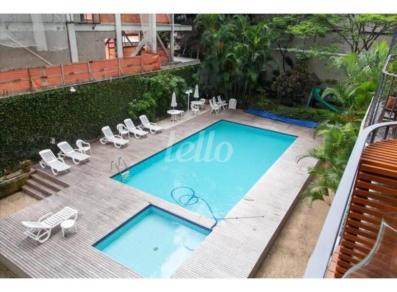 VISTA DA PISCINA de Apartamento para alugar, Padrão com 120 m², 2 quartos e 2 vagas em Sumarezinho - São Paulo