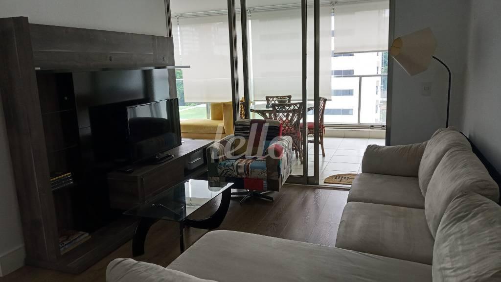 SALA de Apartamento à venda, Padrão com 105 m², 2 quartos e 1 vaga em Itaim Bibi - São Paulo