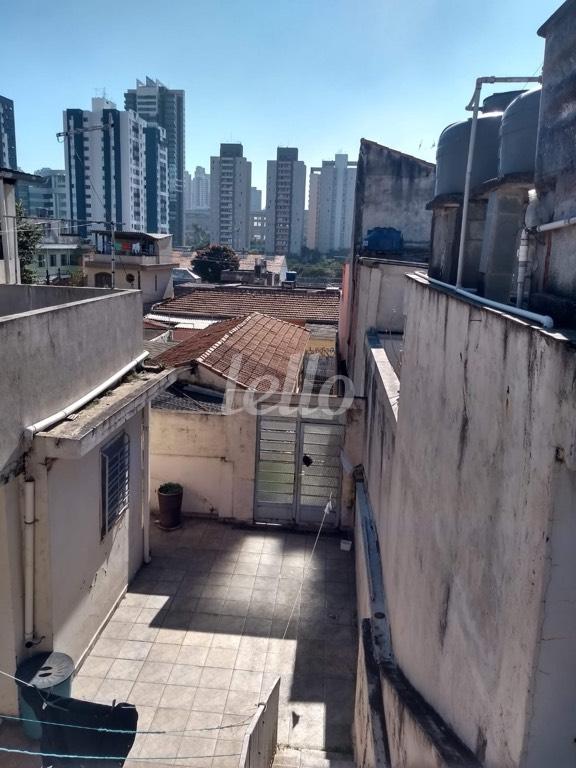 FUNDOS de Área / Terreno à venda, Padrão com 400 m², e em Vila Invernada - São Paulo