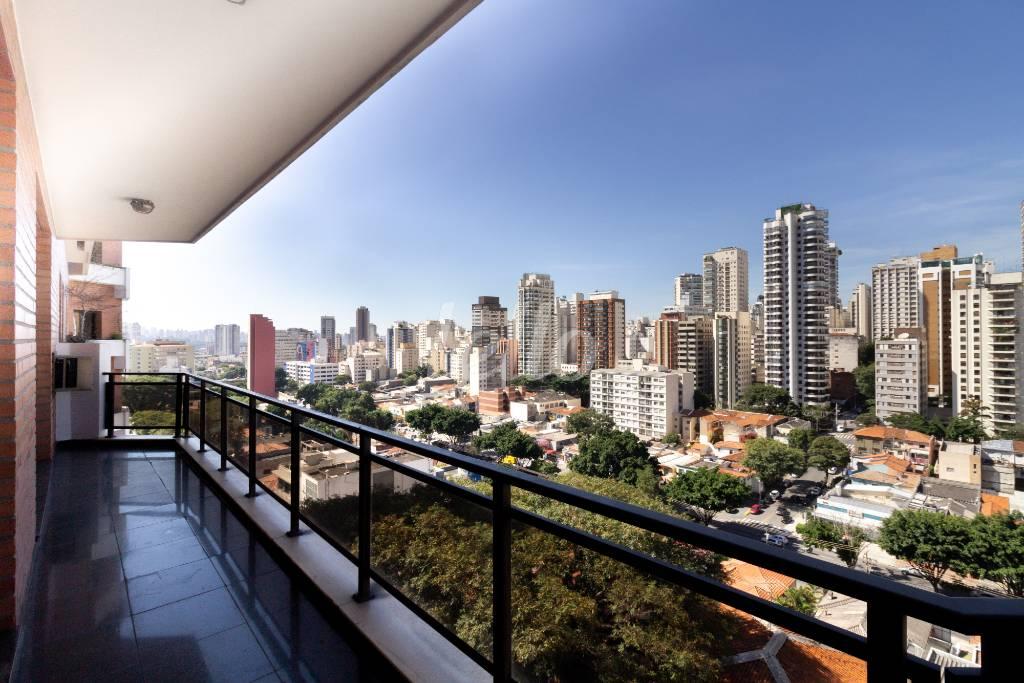 VISTA SALA 2 E 3 de Apartamento à venda, Padrão com 274 m², 4 quartos e 3 vagas em Pacaembu - São Paulo