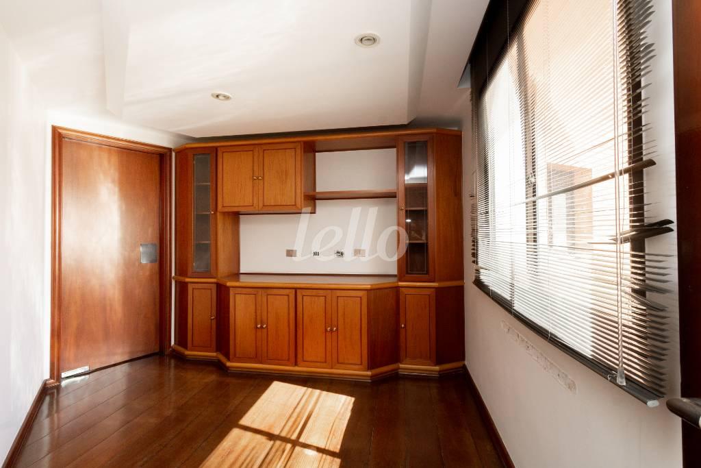 ESCRITÓRIO de Apartamento à venda, Padrão com 274 m², 4 quartos e 3 vagas em Pacaembu - São Paulo