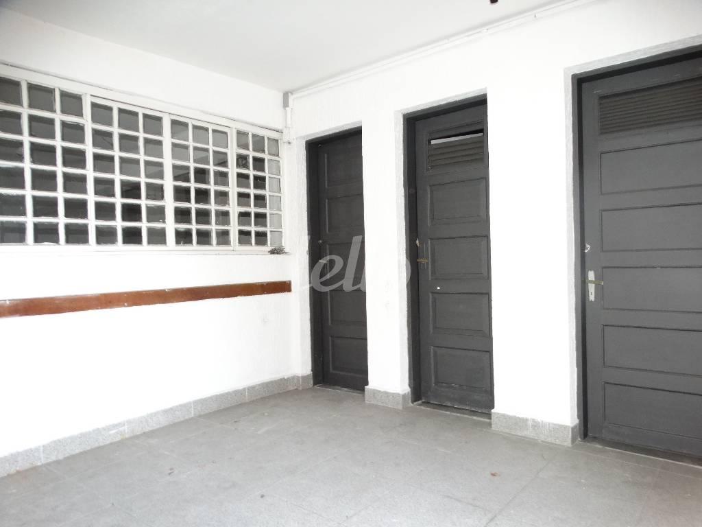 BANHEIROS TÉRREO de Casa para alugar, sobrado com 325 m², e 4 vagas em Pinheiros - São Paulo