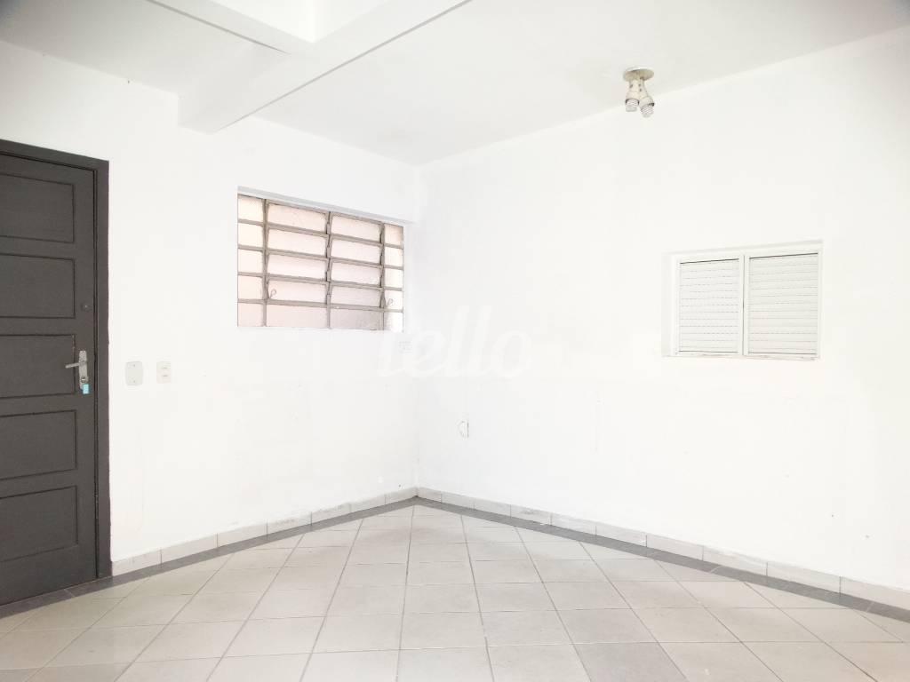 SALA TÉRREO de Casa para alugar, sobrado com 325 m², e 4 vagas em Pinheiros - São Paulo