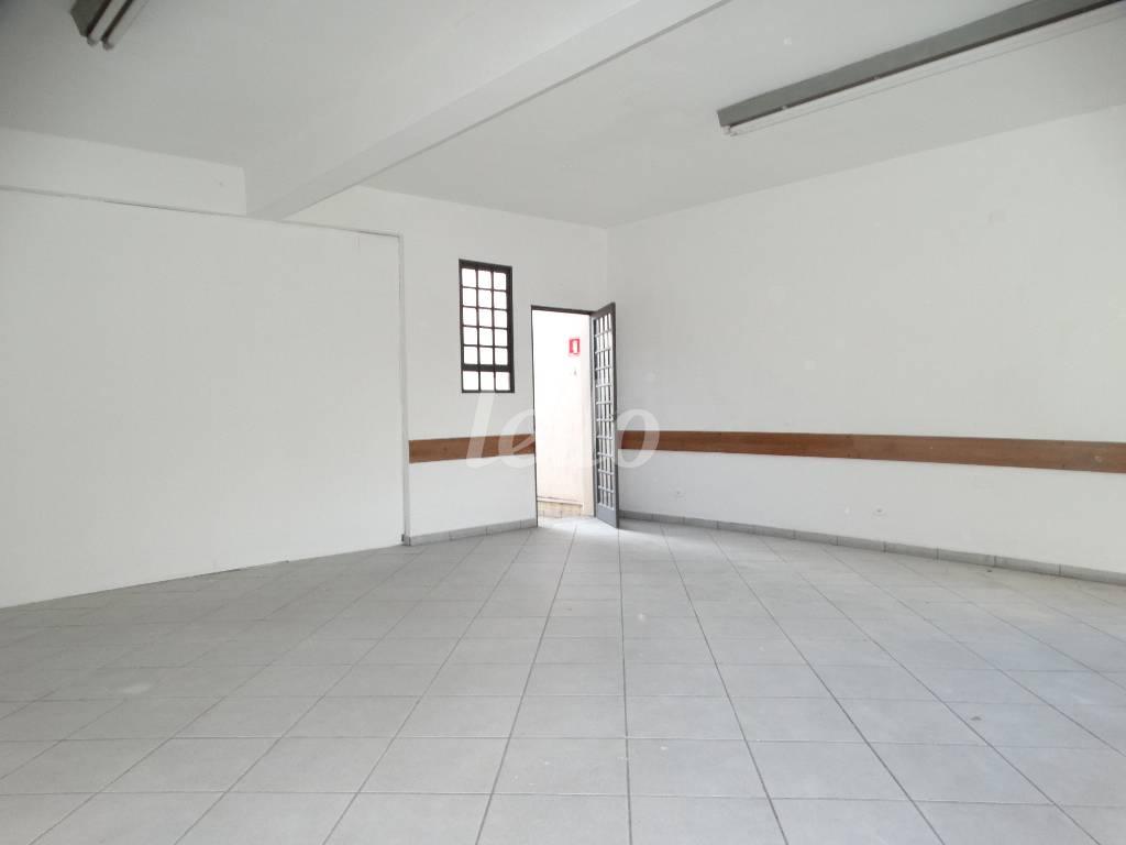 SALÃO SEGUNDOPISO de Casa para alugar, sobrado com 325 m², e 4 vagas em Pinheiros - São Paulo