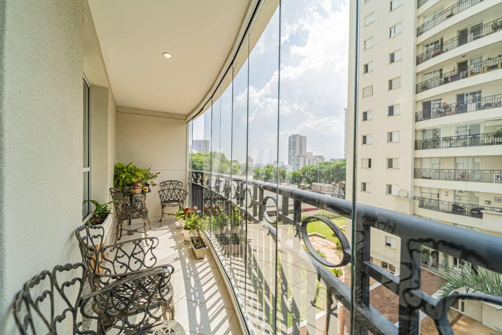VARANDA de Apartamento à venda, Padrão com 94 m², 3 quartos e 2 vagas em Santo Amaro - São Paulo