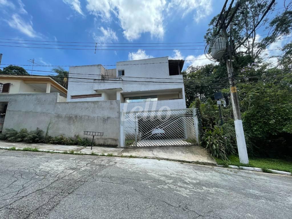 FACHADA de Casa à venda, em condomínio - sobrado com 530 m², 3 quartos e 5 vagas em Vila Irmãos Arnoni - São Paulo