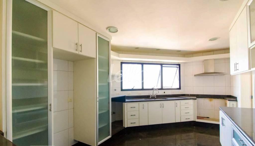 COZINHA de Apartamento à venda, Padrão com 257 m², 3 quartos e 6 vagas em Santana - São Paulo