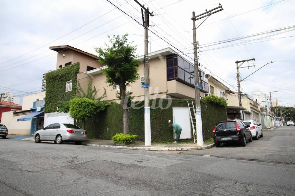 FACHADA de Casa à venda, sobrado com 450 m², 3 quartos e 4 vagas em Saúde - São Paulo