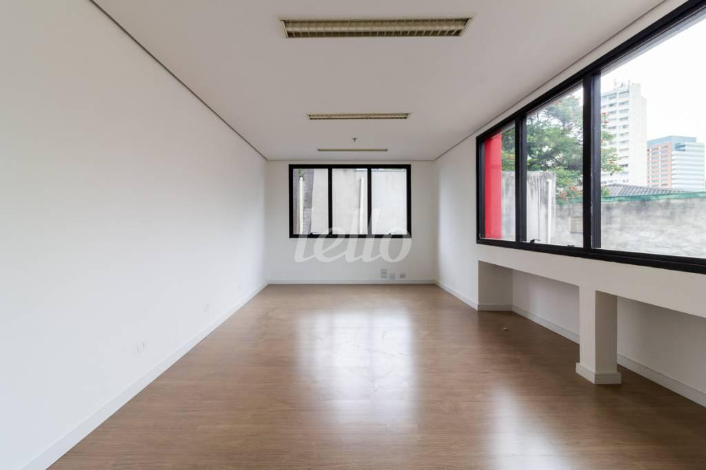 SALA COMERCIAL de Sala / Conjunto para alugar, Padrão com 30 m², e 1 vaga em Pinheiros - São Paulo