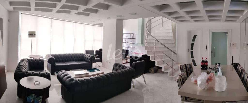 SALA TRÊS AMBIENTES de Apartamento à venda, cobertura - Padrão com 380 m², 4 quartos e 6 vagas em Vila Prudente - São Paulo