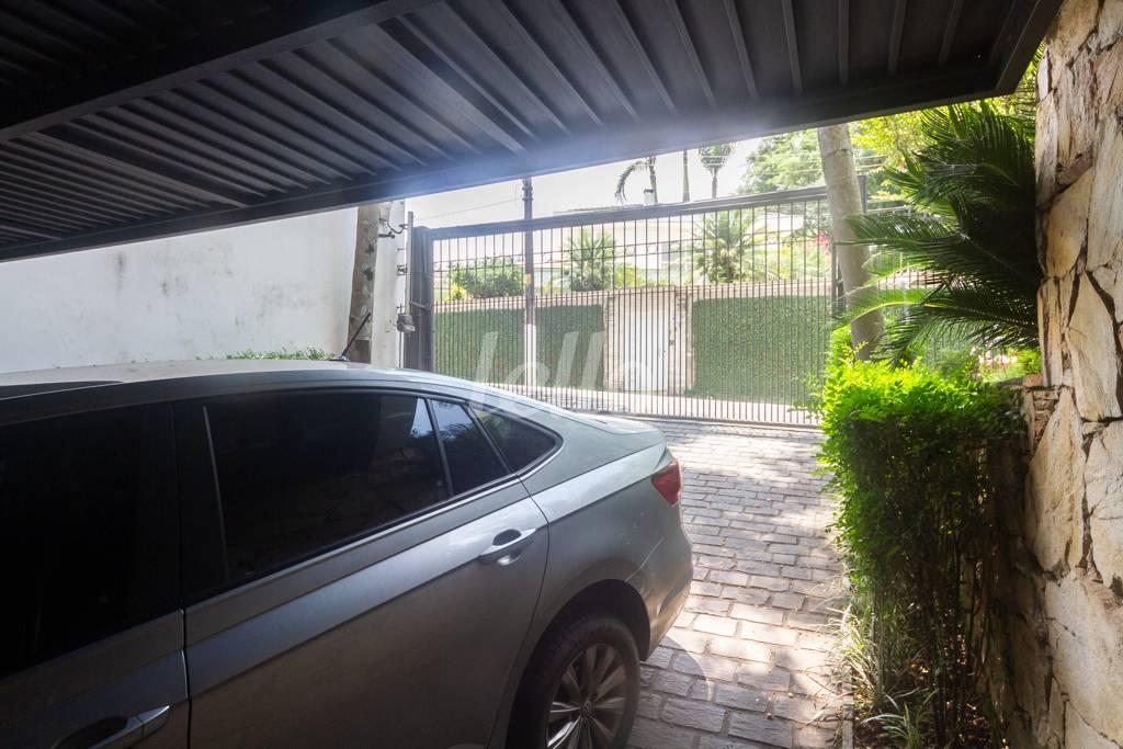 GARAGEM de Casa à venda, sobrado com 577 m², 5 quartos e 4 vagas em Jardim São Bento - São Paulo