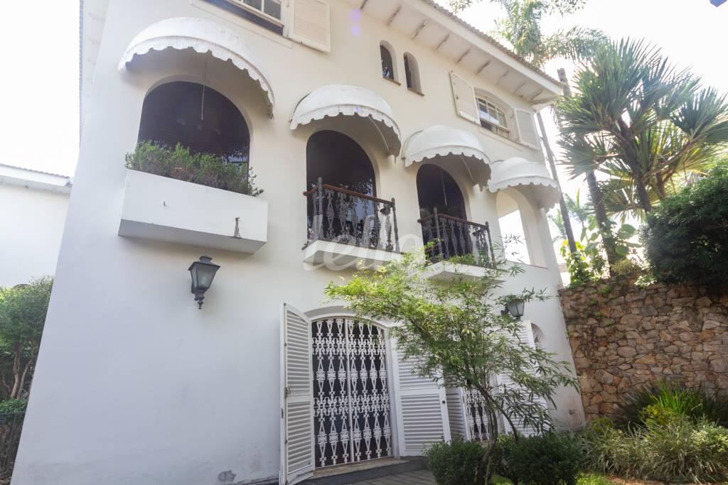 FACHADA INTERNA de Casa à venda, sobrado com 577 m², 5 quartos e 4 vagas em Jardim São Bento - São Paulo