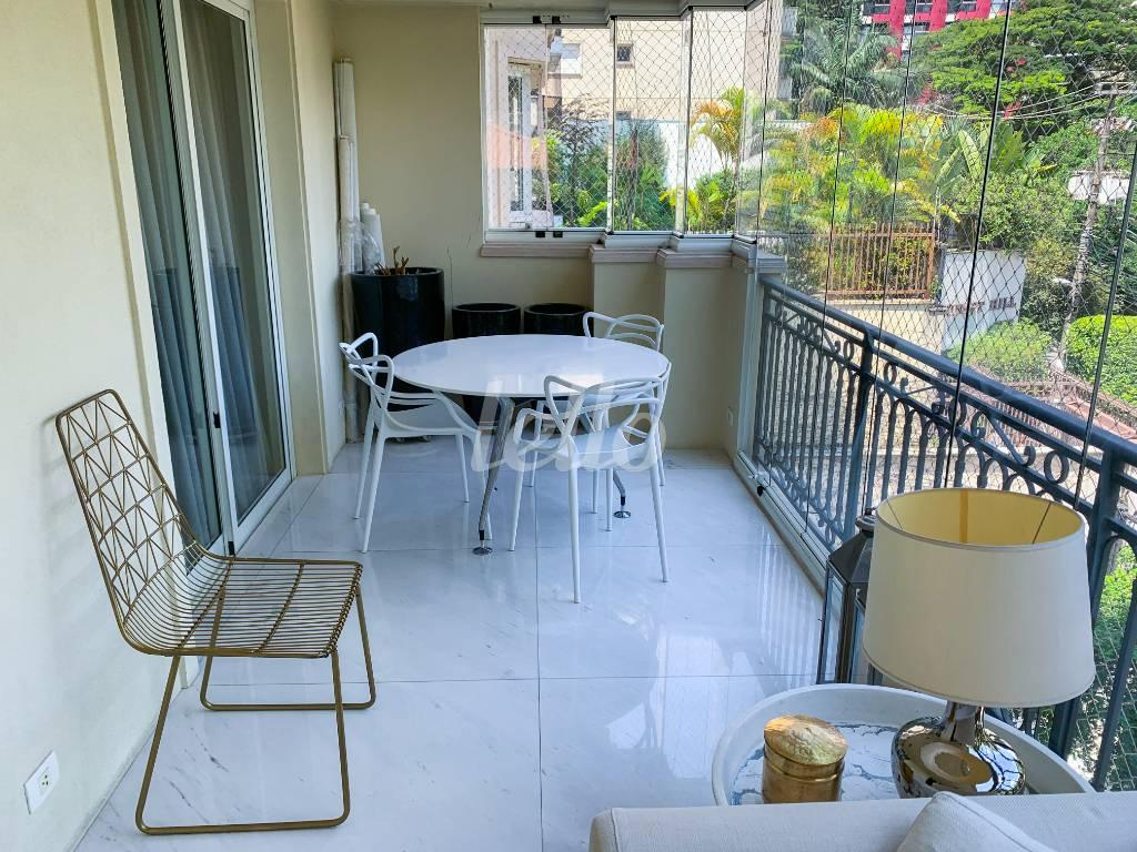 SACADA de Apartamento à venda, Padrão com 292 m², 3 quartos e 4 vagas em Higienópolis - São Paulo