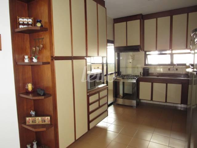 COZINHA de Apartamento à venda, Padrão com 185 m², 4 quartos e 3 vagas em Indianópolis - São Paulo