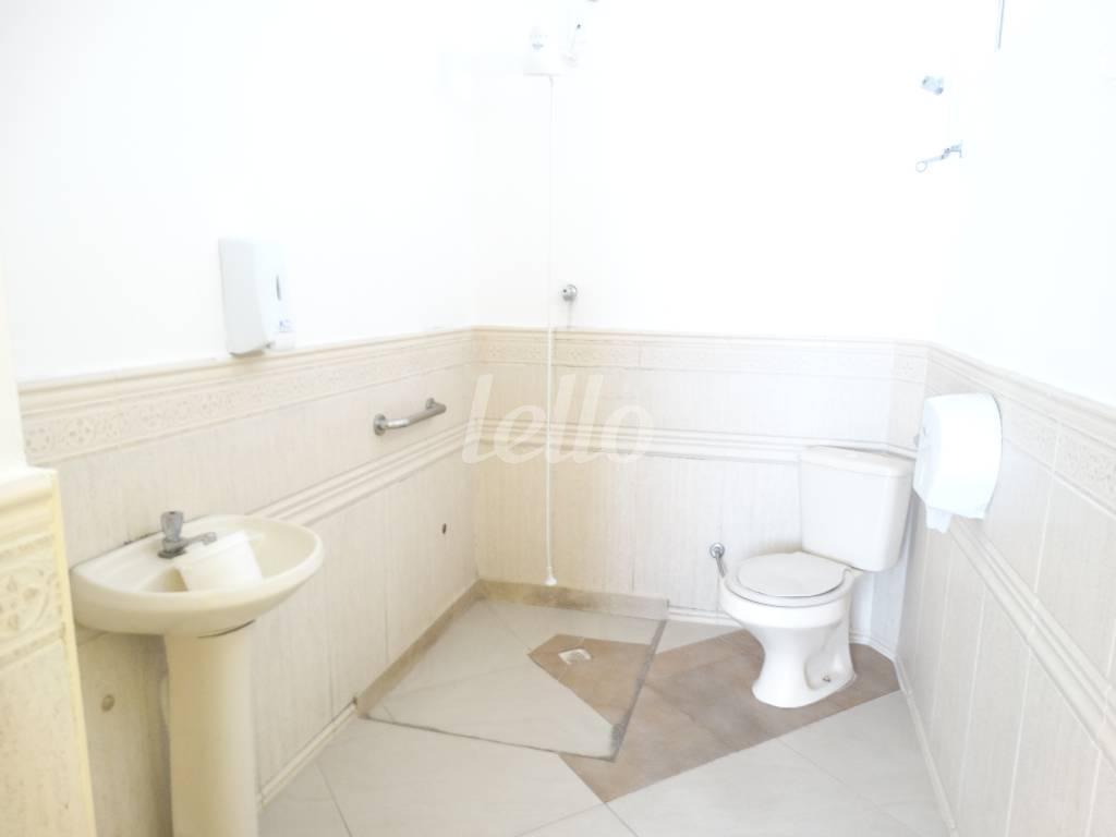 WC de Casa para alugar, sobrado com 700 m², 13 quartos e 8 vagas em Mooca - São Paulo