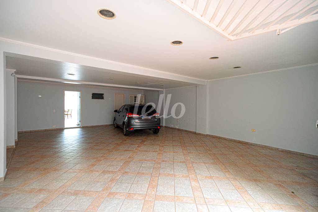 GARAGEM de Casa à venda, sobrado com 420 m², 4 quartos e 6 vagas em Jd. Leonor M. de Barros - São Paulo