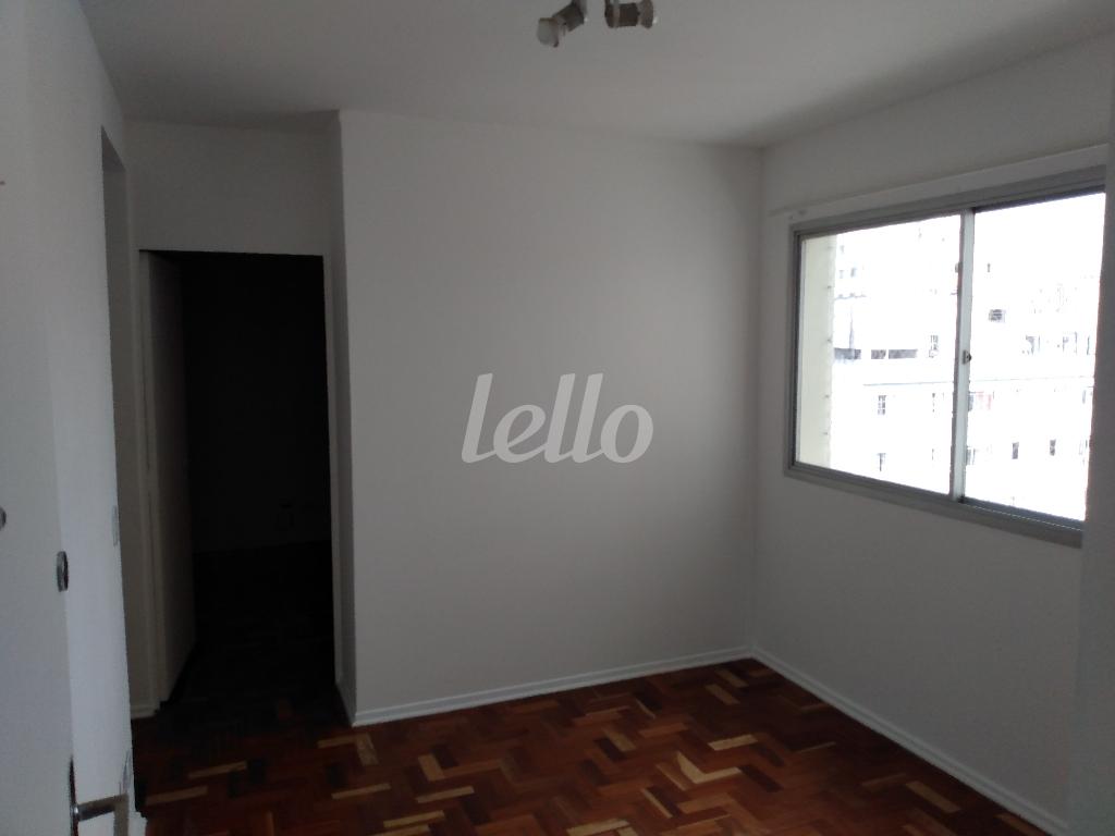 SALA de Apartamento para alugar, Padrão com 40 m², 1 quarto e 1 vaga em Cambuci - São Paulo
