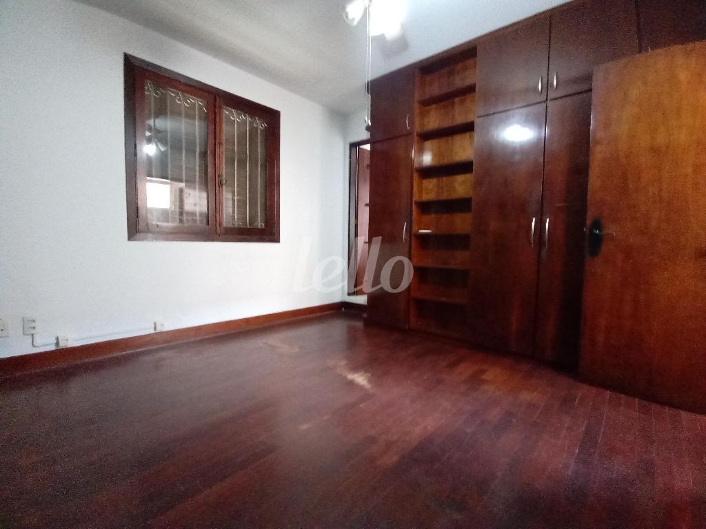 SUÍTE de Casa à venda, sobrado com 450 m², 3 quartos e 4 vagas em Alto de Pinheiros - São Paulo