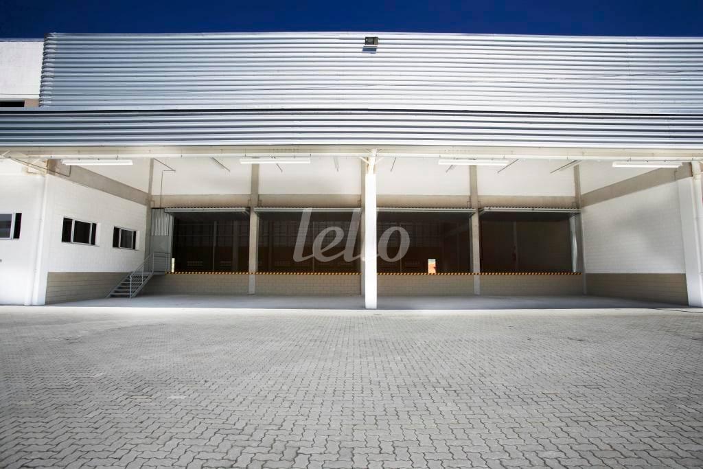 DOCAS de Galpão/Armazém para alugar, em condomínio com 2831 m², e 20 vagas em Distrito Industrial - Jundiaí