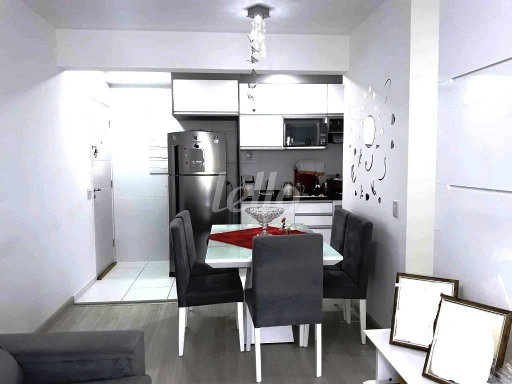 SALA de Apartamento à venda, Padrão com 63 m², 2 quartos e 1 vaga em Vila Carrão - São Paulo