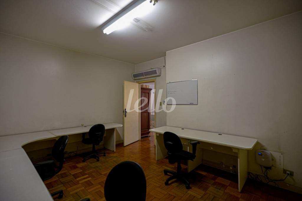 QUARTO 3 de Casa à venda, sobrado com 384 m², 4 quartos e 4 vagas em Alto de Pinheiros - São Paulo